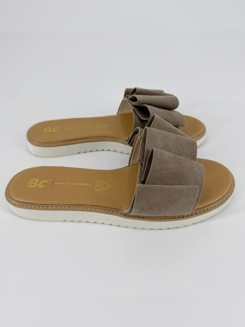 BC Born in California Neutral Ruffle Slide Sandals Size 7